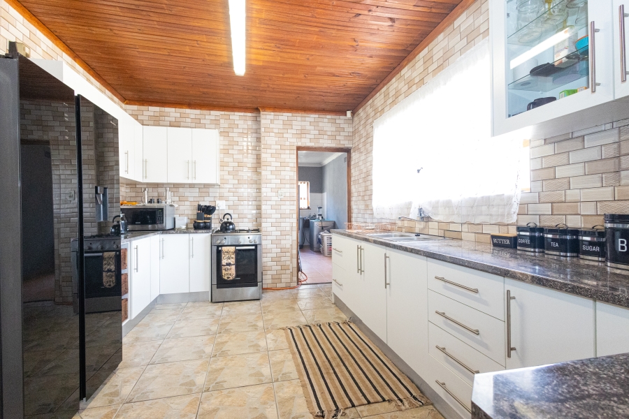 3 Bedroom Property for Sale in Peerless Park West Western Cape